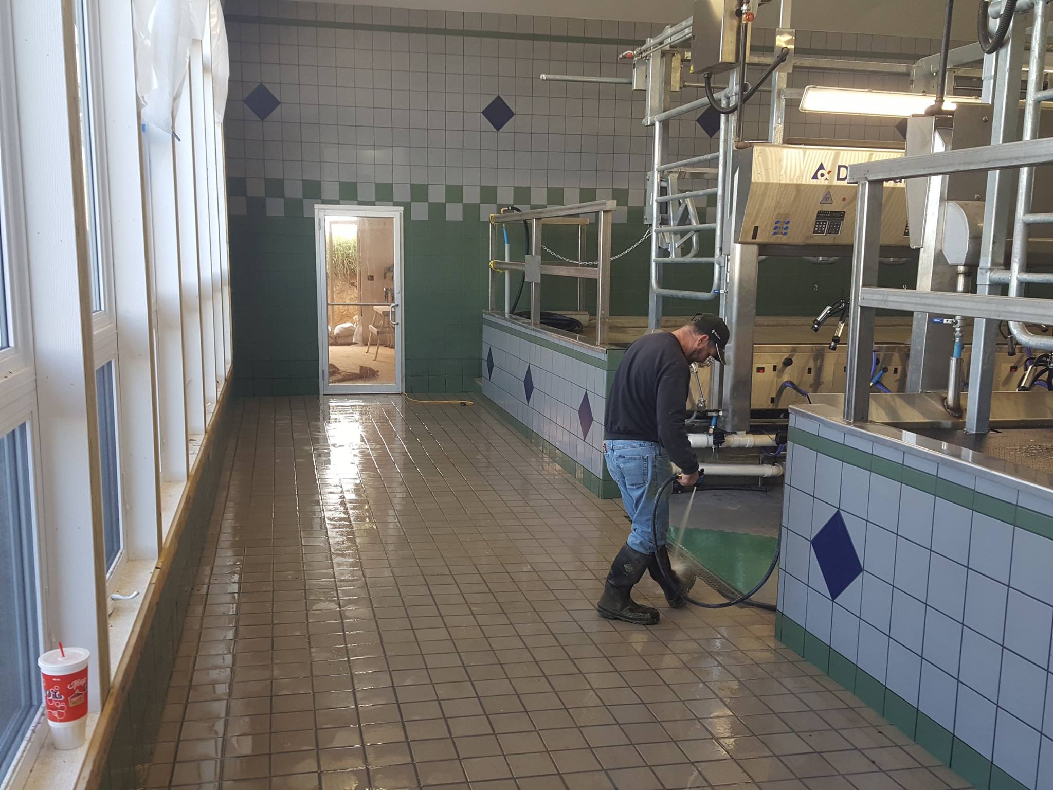 industrial-grade-tile-installer